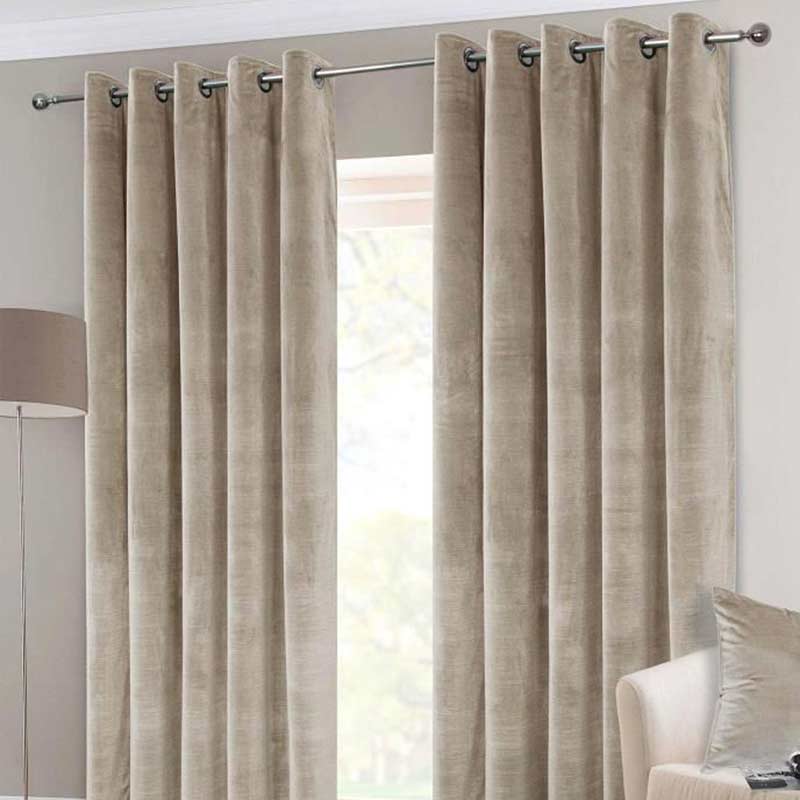 rideau-BEIGE-promotion-llinge-maison-tunisie-literie-velour-min-2-1.jpg Rideau Velours Beige 3m*2,8m – Image 1