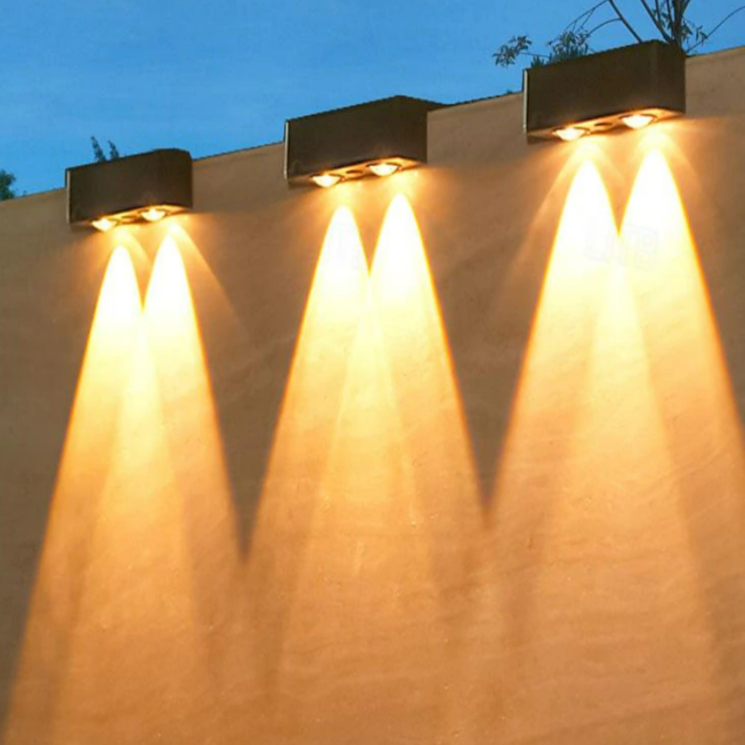 Applique-coin-marche-escalier-murale-LED-solaire-étanche-jardin-lumière-tunisie-promodeal Pack 4 Appliques de coin LED solaire étanche – Image 1