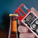 Lampe porte-clés LED multifonctionnelle avec décapsuleur fonction allume-feu SOS – Image 3