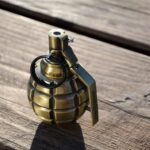 Briquet à gaz flamme rouge motif Grenade – Image 6