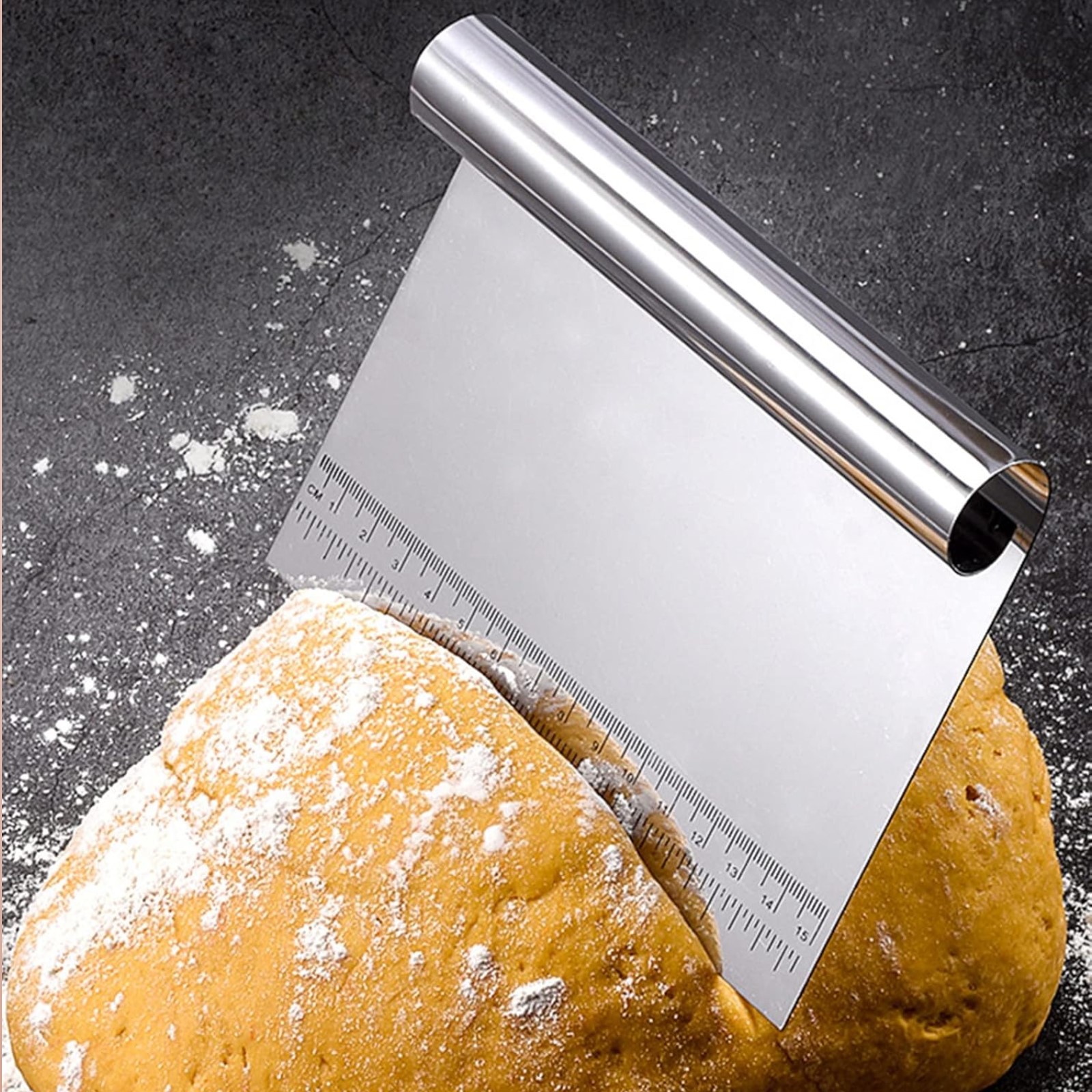 Emporte-pièces-acie- inoxydable-coupe-pate-pizza-guide-mesures-cuisine-promodeal-tunisie-2 Grattoir à pâte et à pain en acier inoxydable – Image 1