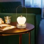 Lampe de table LED en forme pomme portable et rechargeable – Image 3